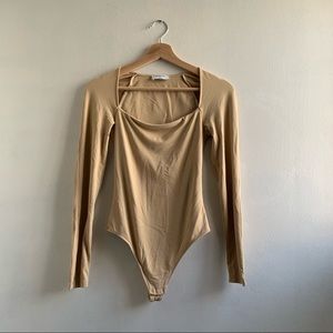 BNWT Aritzia Babaton Contour Straight Neck Bodysuit